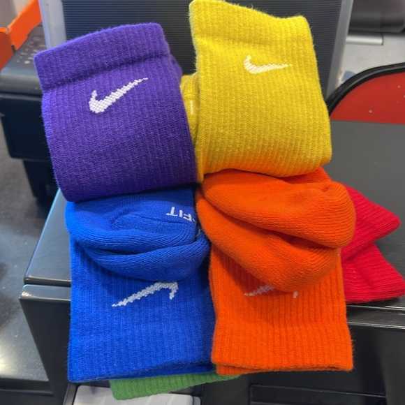 Nike Everyday Plus Cushioned
Training Crew Socks (6 Pairs) - Picture 10 of 16